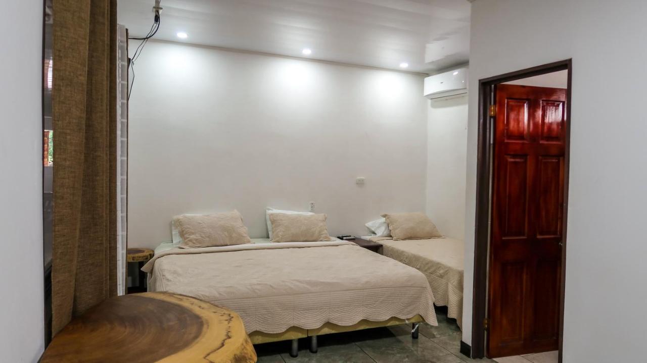 Hotel Hoja De Oro Corcovado Puerto Jiménez Buitenkant foto