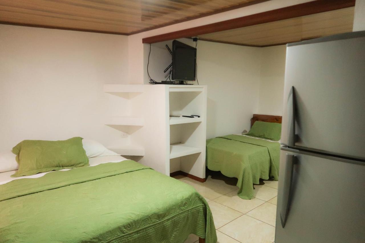 Hotel Hoja De Oro Corcovado Puerto Jiménez Buitenkant foto