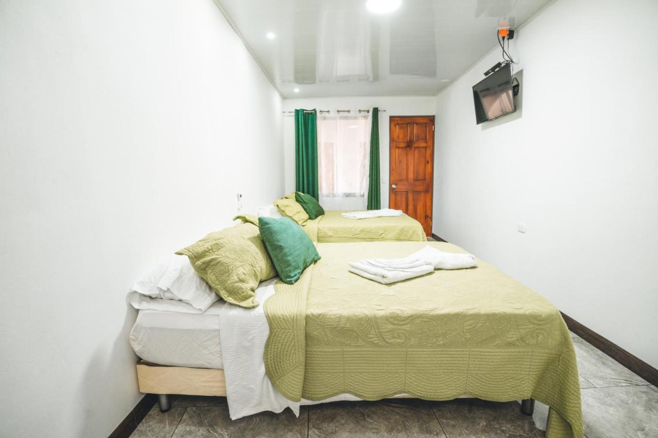 Hotel Hoja De Oro Corcovado Puerto Jiménez Buitenkant foto