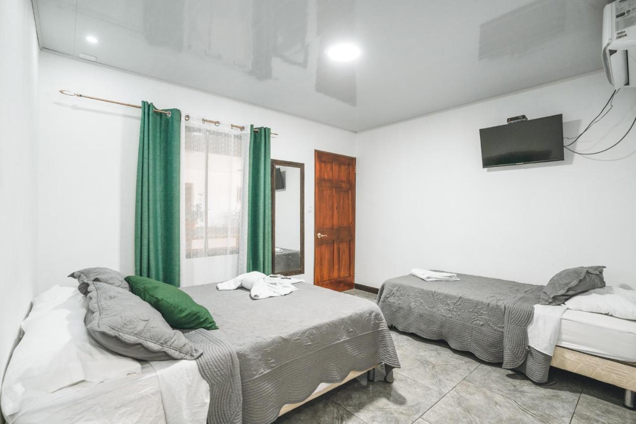 Hotel Hoja De Oro Corcovado Puerto Jiménez Buitenkant foto