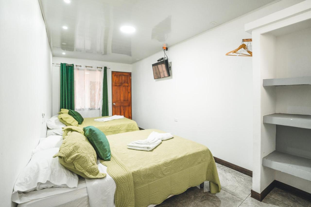 Hotel Hoja De Oro Corcovado Puerto Jiménez Buitenkant foto