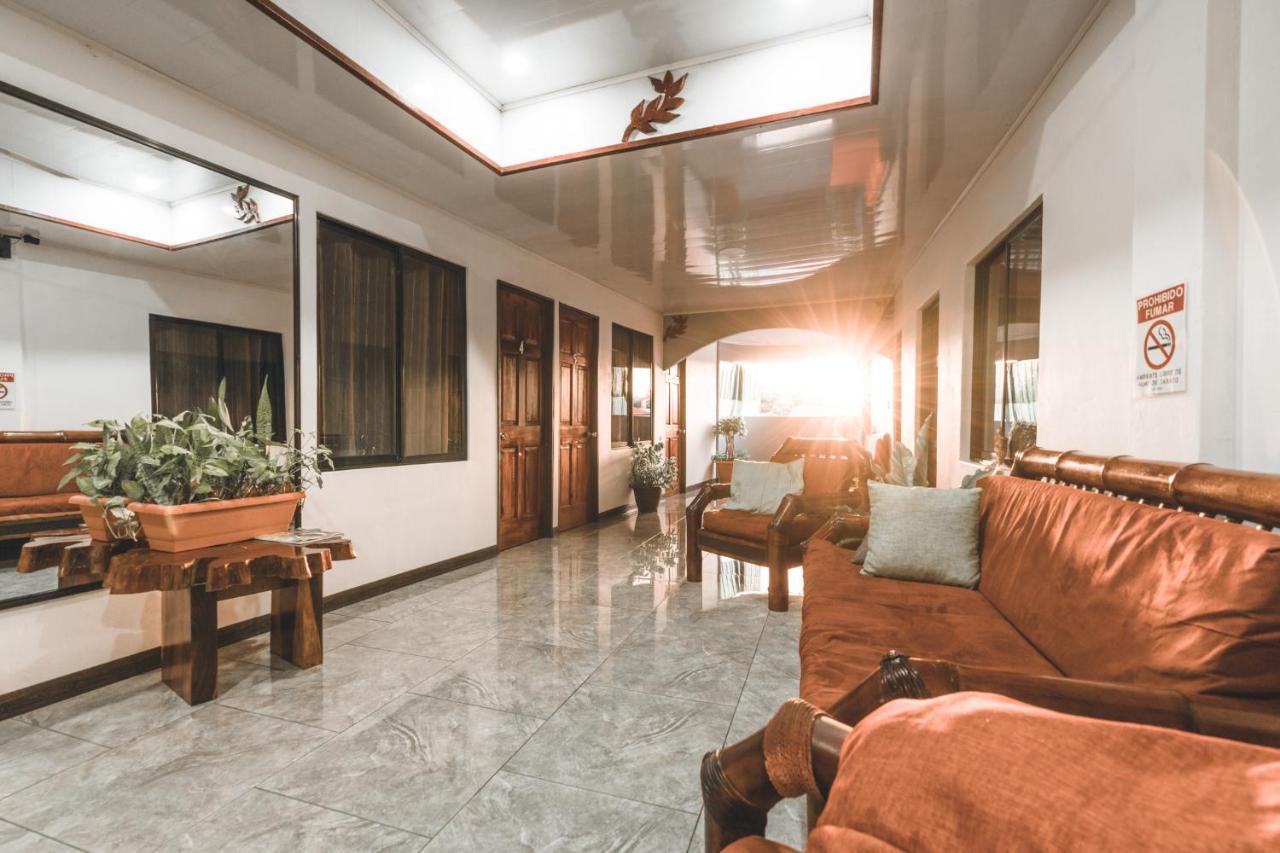 Hotel Hoja De Oro Corcovado Puerto Jiménez Buitenkant foto